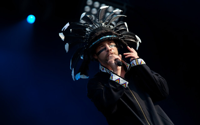 Man headdress microphone singing ear free wallpaper - medium preview image