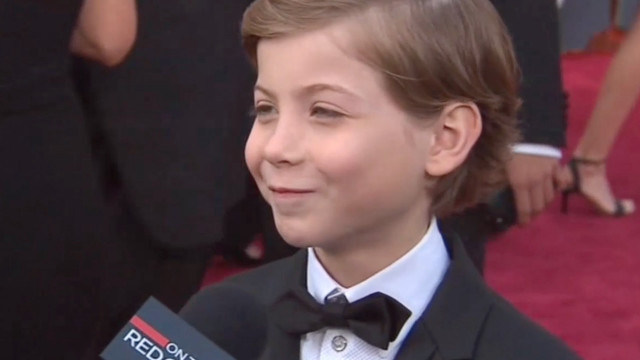 Boy tuxedo microphone smile redcarpet free wallpaper - medium preview image