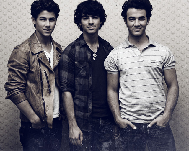 Three men standing wall pattern free wallpaper - medium preview image