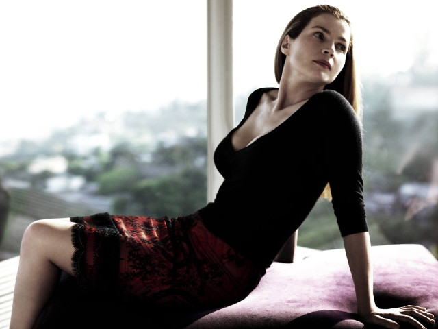 Elizabeth collins elegant portrait city free wallpaper - medium preview image