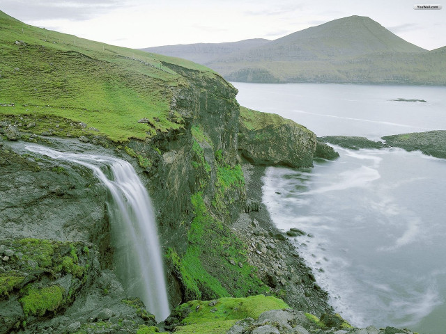 Waterfall cliff lake mountain ecological free wallpaper - medium preview image