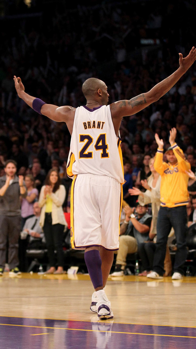Man white jersey walking court free wallpaper - medium preview image