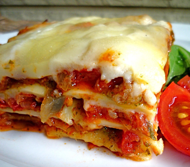 Lasagna plate tomato spinach leaf free wallpaper - medium preview image