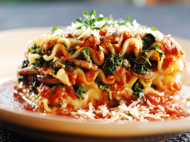 Pasta sauce spinach tablecloth black free wallpaper - medium preview image