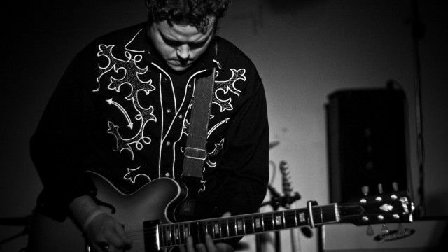 Man playing guitar room microphone free wallpaper - medium preview image