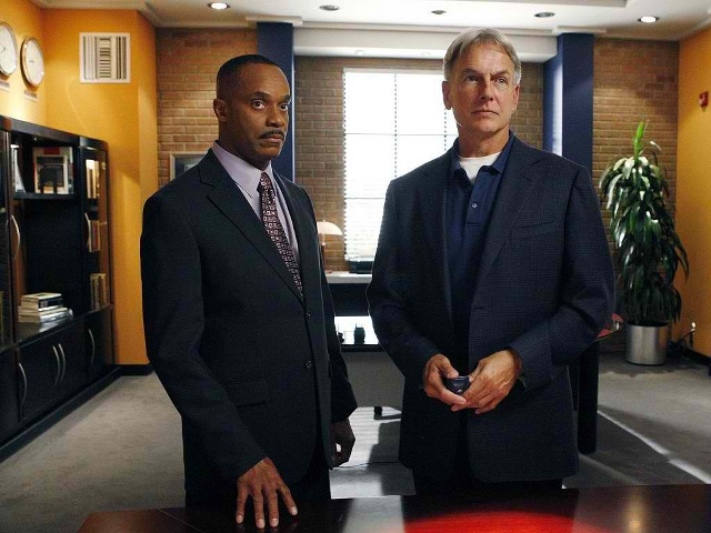Two men suits office red free wallpaper - medium preview image