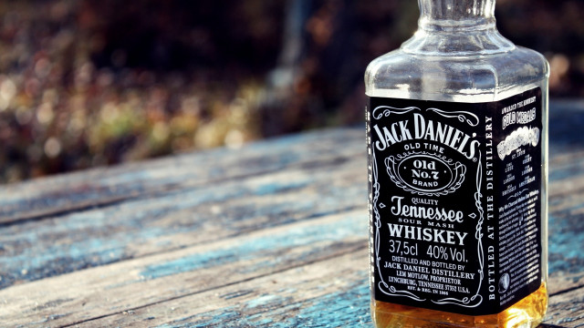 Jack daniels whiskey wooden table free wallpaper - medium preview image
