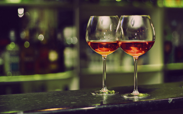 Two glasses of wine on free wallpaper - medium preview image