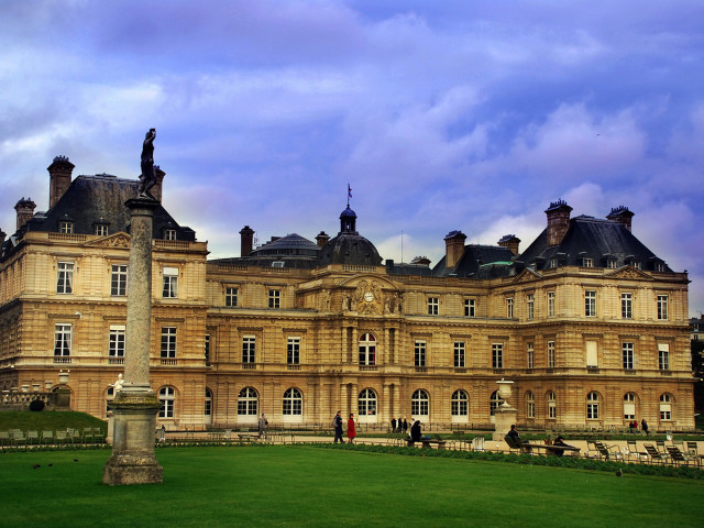 Large building clock tower cloudy free wallpaper - medium preview image