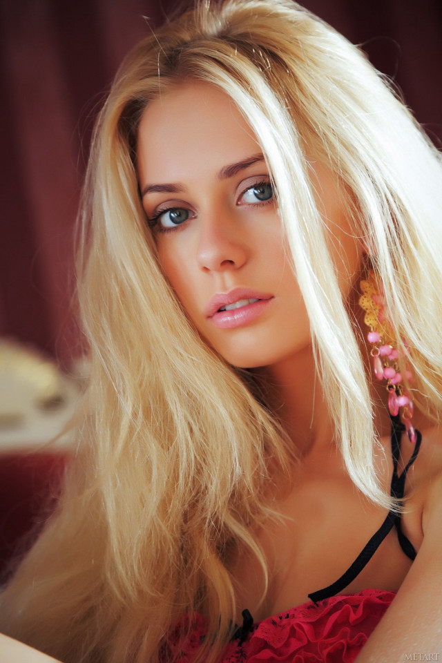 Woman blonde hair flower red free wallpaper - medium preview image