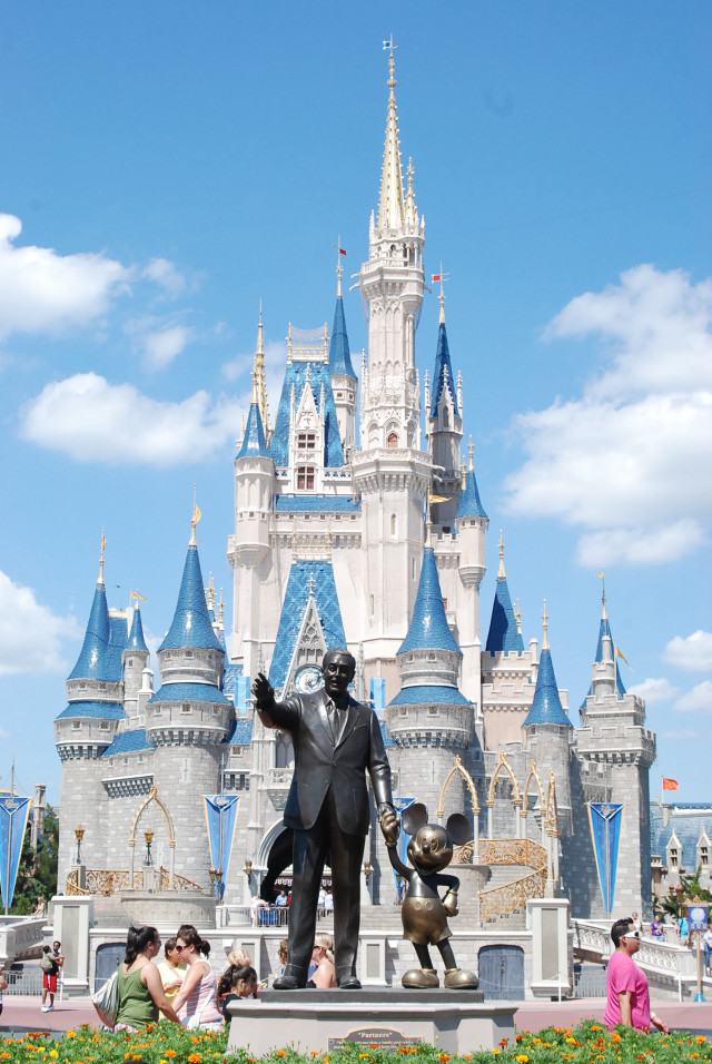 Statue man suit dog castle free wallpaper - medium preview image