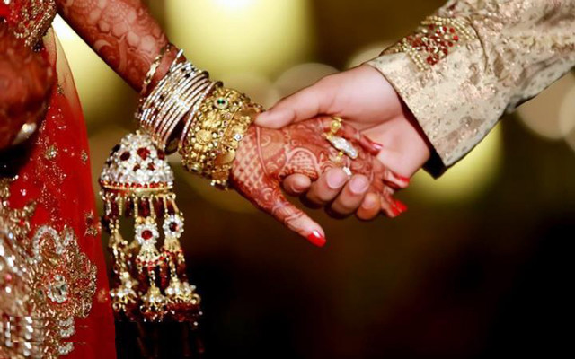 Hands jewelry ring bracelet closeup free wallpaper - medium preview image