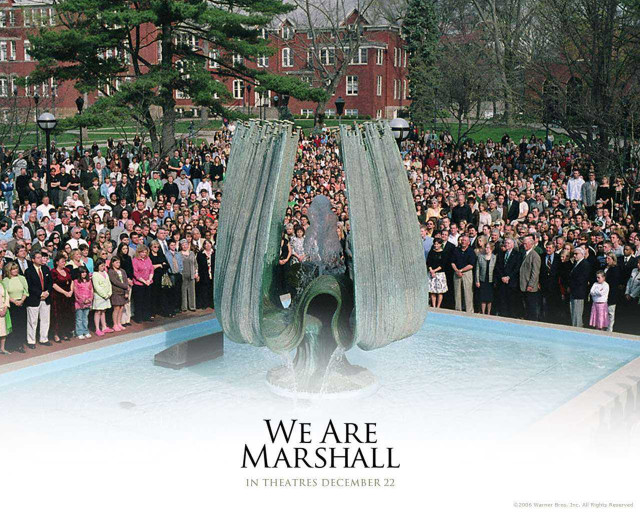 Crowd fountain statue people gathered free wallpaper - medium preview image
