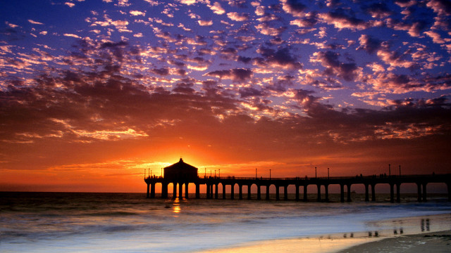 Pier sunset water people beach free wallpaper - medium preview image