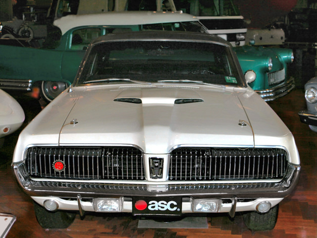 Silver car garage background man free wallpaper - medium preview image