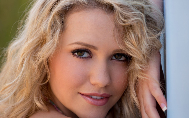 Blonde blue eyes woman posing #3 free wallpaper - medium preview image