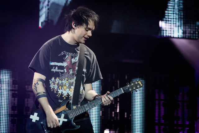 Man guitar stage microphone performance free wallpaper - medium preview image