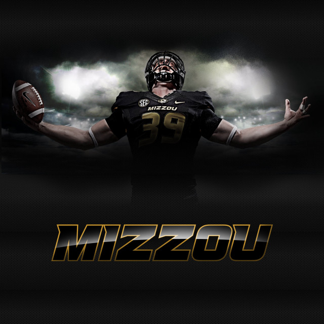Football player holding football mizzou free wallpaper - medium preview image