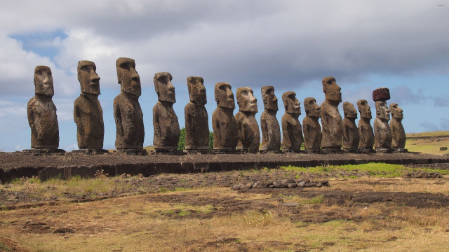 Statues row sizes shapes field free wallpaper - medium preview image