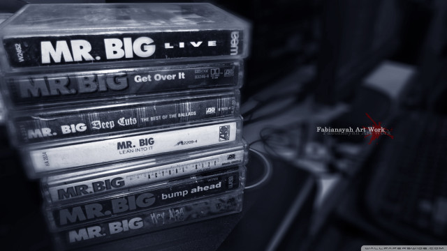 Cd stack table keyboard mouse free wallpaper - medium preview image