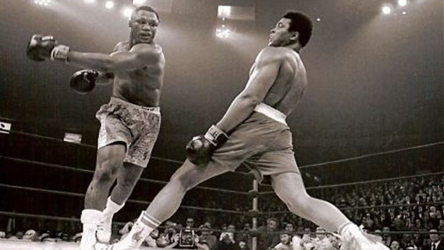 Boxing match men crowd ring free wallpaper - medium preview image