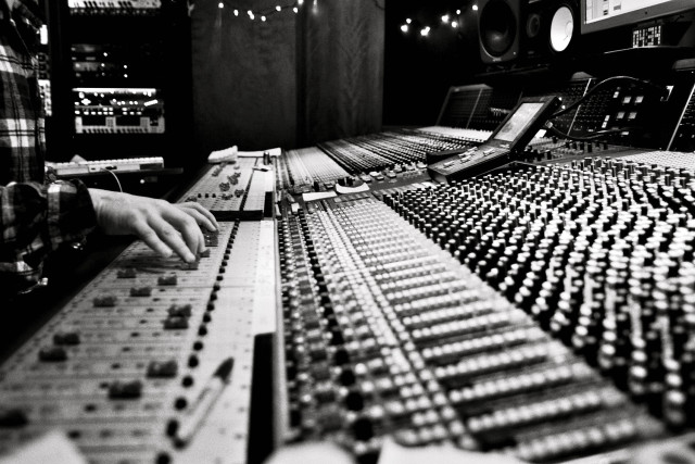 Sound studio blackwhite city fence free wallpaper - medium preview image