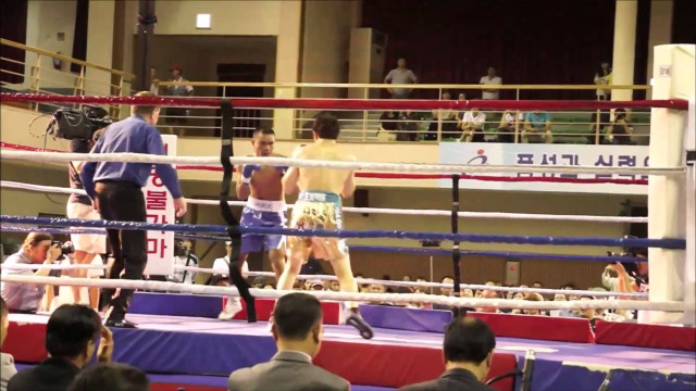 Boxing ring fighters referee middle free wallpaper - medium preview image