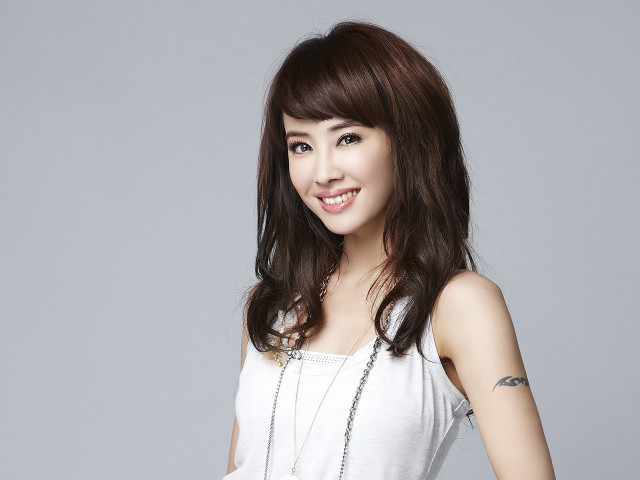 Woman necklace smiling posing picture free wallpaper - medium preview image