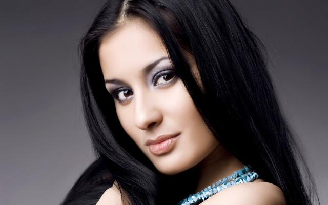 Araceli gilbert black hair portrait free wallpaper - medium preview image