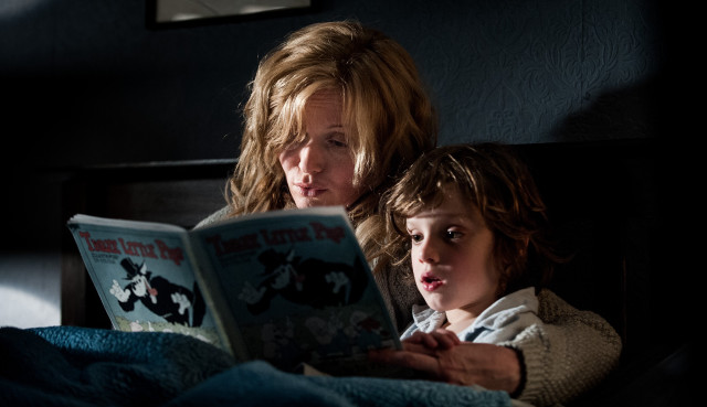 Woman child reading book bed free wallpaper - medium preview image