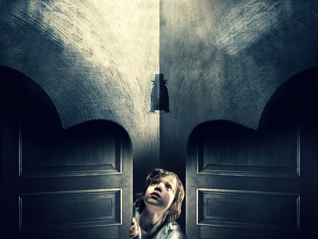 Young girl doorway hands up free wallpaper - medium preview image