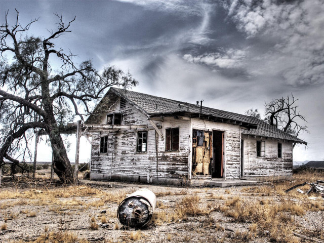 Run down house barrel tree free wallpaper - medium preview image