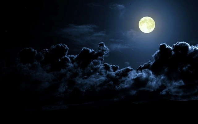 Full moon clouds night sky free wallpaper - medium preview image