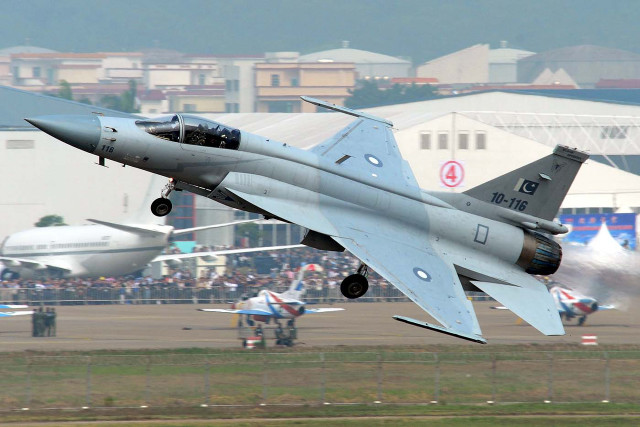Fighter jet takeoff crowd airport free wallpaper - medium preview image