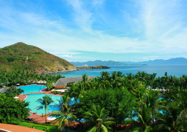 Resort pool palmtrees mountain bluesky free wallpaper - medium preview image