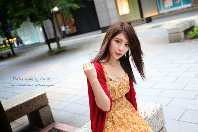 City square woman dress red free wallpaper - medium preview image