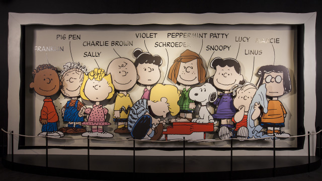 Cartoon characters wall display message free wallpaper - medium preview image