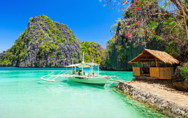 Boat docked clear water tropical free wallpaper - medium preview image