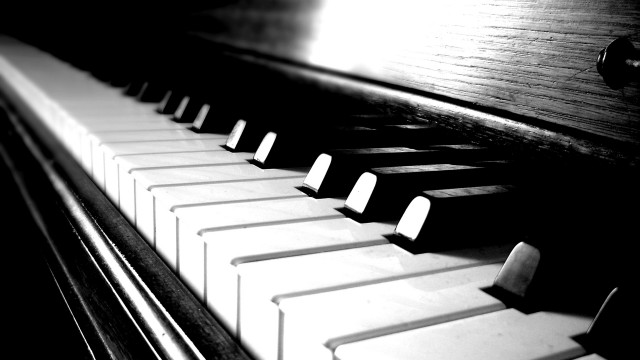 Piano with a long view free wallpaper - medium preview image