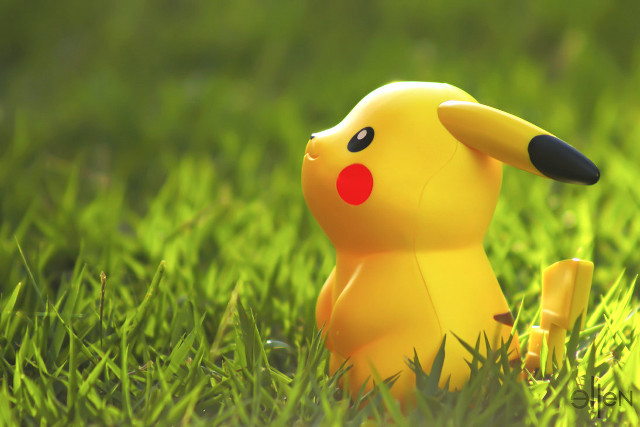 Yellow toy grass red nose free wallpaper - medium preview image