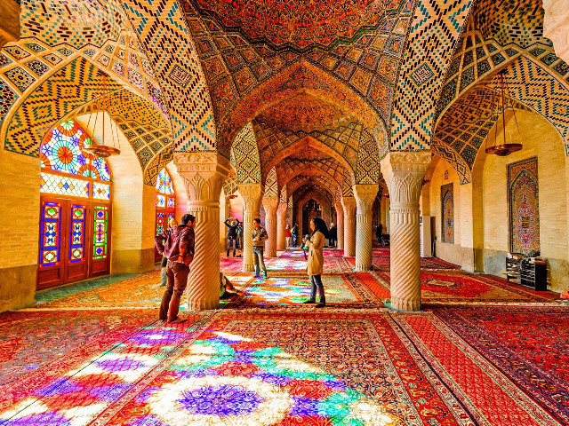 Large room colorful carpets arches free wallpaper - medium preview image