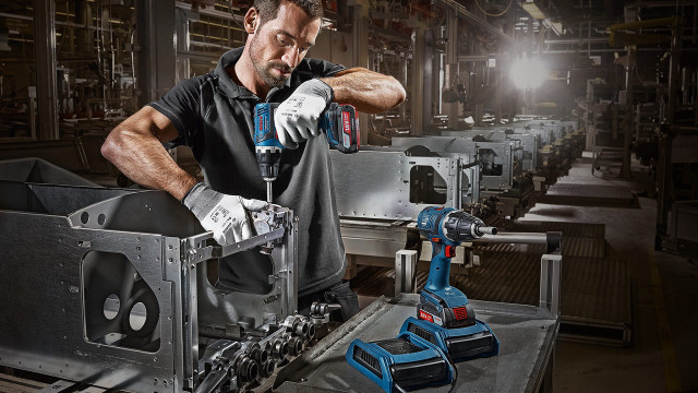 Man working machine factory spotlight free wallpaper - medium preview image