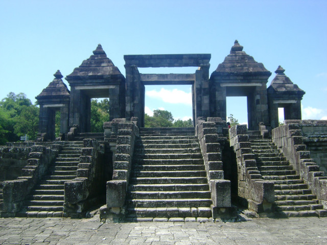 Stone staircase steps gate sky free wallpaper - medium preview image