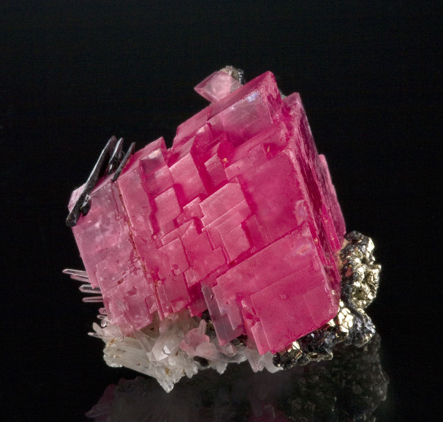 Pink rock crystal metal side free wallpaper - medium preview image