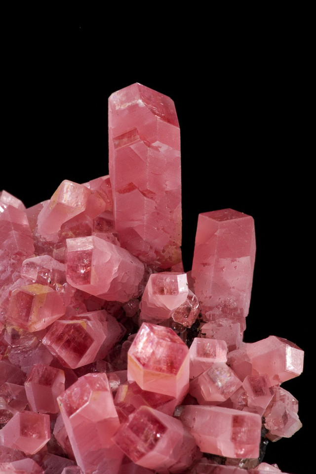 Pink crystals black background pile free wallpaper - medium preview image