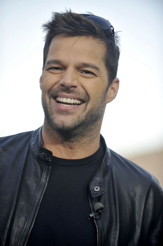 Man goatee smiling black shirt free wallpaper - medium preview image