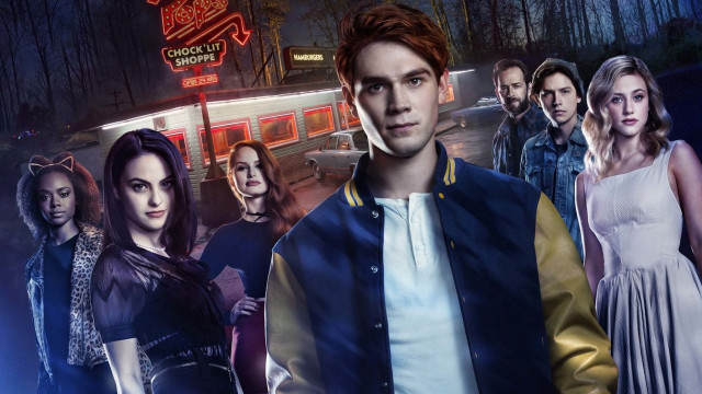 Group people train station night free wallpaper - medium preview image