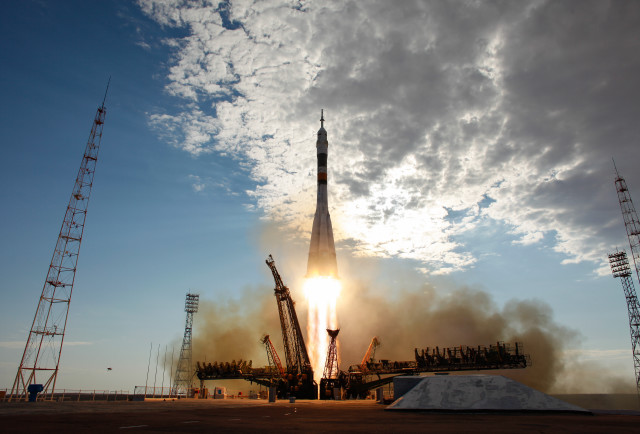 Rocket launch smoke sky backend free wallpaper - medium preview image