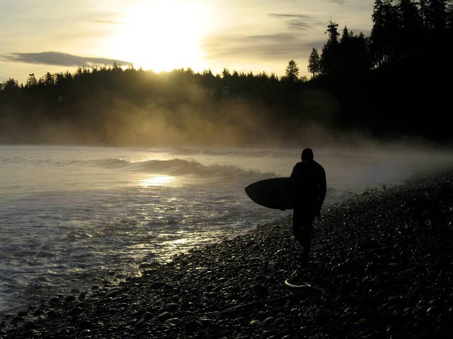 Man holding surfboard beach sunset free wallpaper - medium preview image