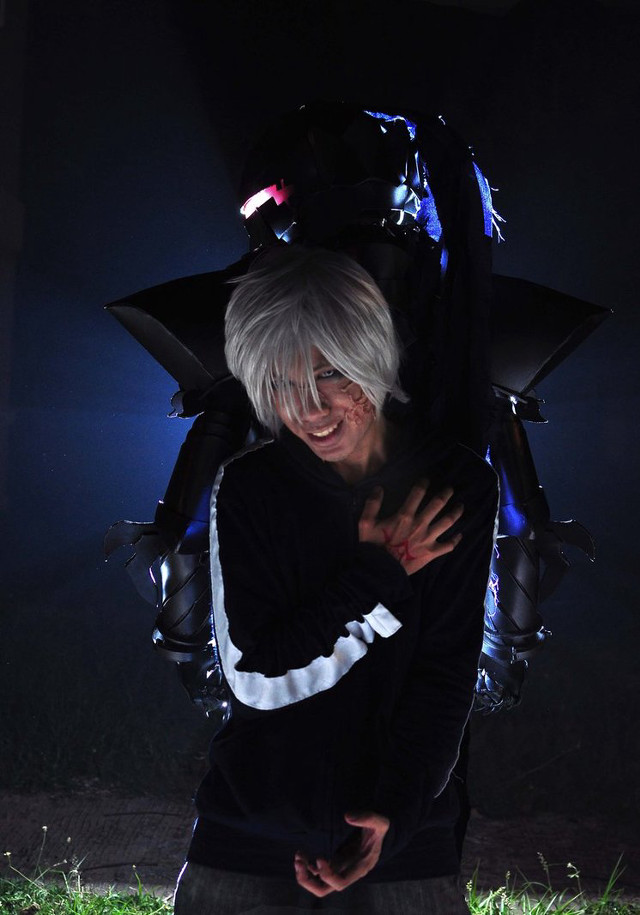 White hair hugging woman robot free wallpaper - medium preview image